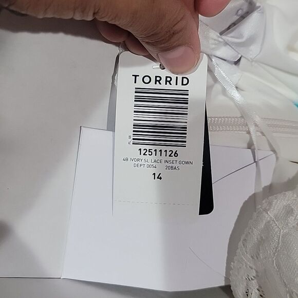 WEDDING GOWN - Picture 5 of 5